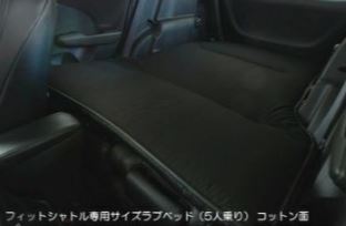 車中泊 マット 車種専用 ブラックpuレザー Field Strike 装着イメージ画像 Honda フィットシャトル イーエックストレード株式会社